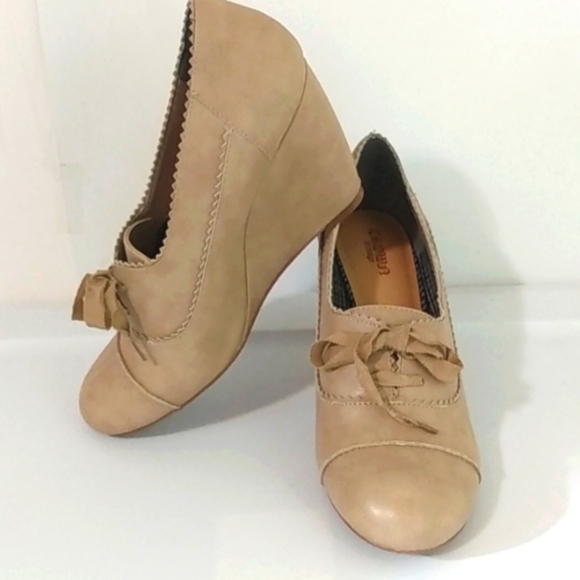 CROWN VINTAGE WEDGE HEEL ROUND TOE LACE UP PUMPS SIZE 8.5 NWT - Picture 1 of 11